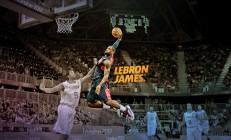 九游游戏-法比尼奥点射破纪录，中国男足补时绝杀智利创历史