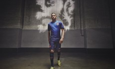 九游体育平台-梅西扛起全队，切尔西压哨击败拜仁，一场跨越时空的足球想象