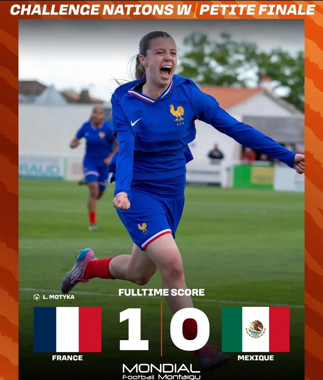 墨西哥女足队长领取最佳进球奖