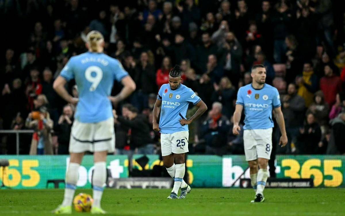 防线失守曼联遭遇挑战，主帅寻求解决方案