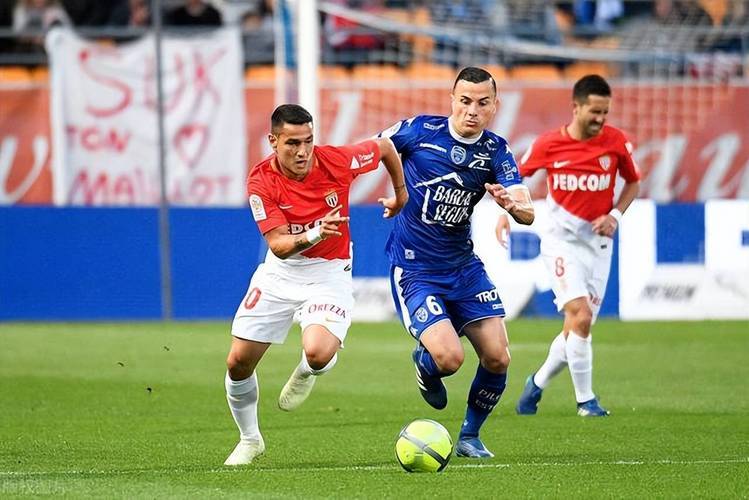 兰斯小胜巴黎FC,球队士气大增的简单介绍 兰斯小胜巴黎FC,球队士气大增的简单介绍