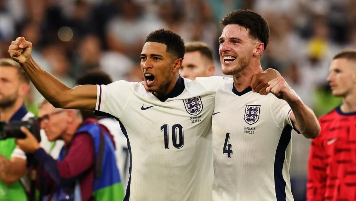 包含瑞士与土耳其争夺胜利，球场上的较量的词条