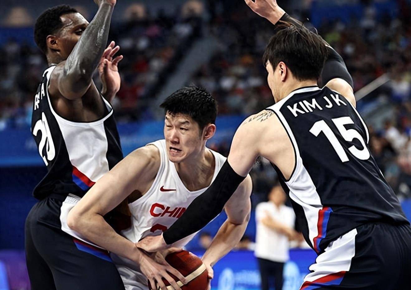 荷兰女篮队长在比赛中受伤，心系国际篮球未来的简单介绍