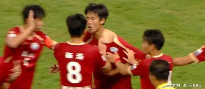 精彩瞬间：意外失误导致领先的选手被逆转的简单介绍