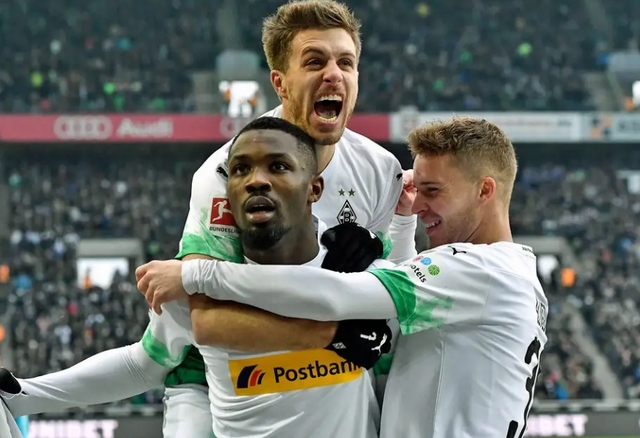 包含帕德博恩队备战对阵门兴格拉德巴赫的词条