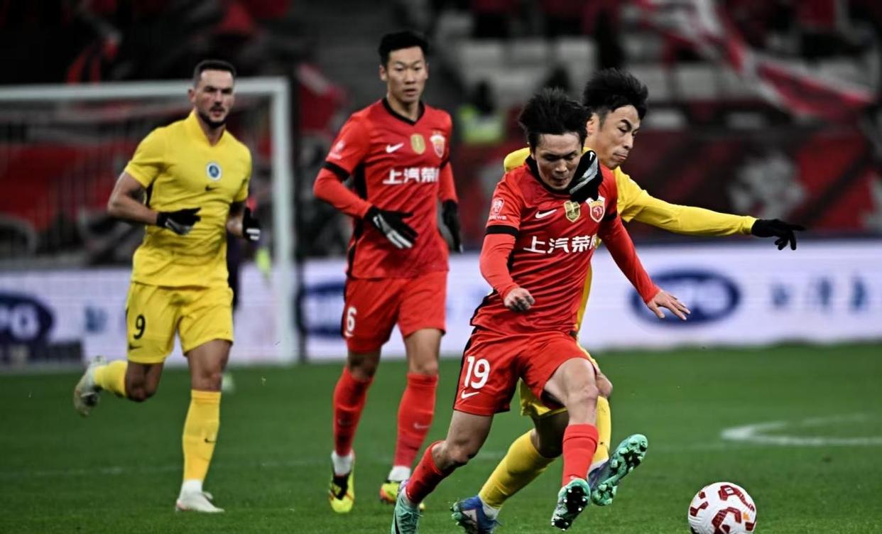 包含上海德比引发球迷热议，谁将笑到最后？的词条