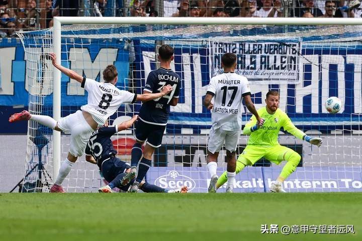 汉诺威队在比赛中踢得十分出色 汉诺威队在比赛中踢得十分出色