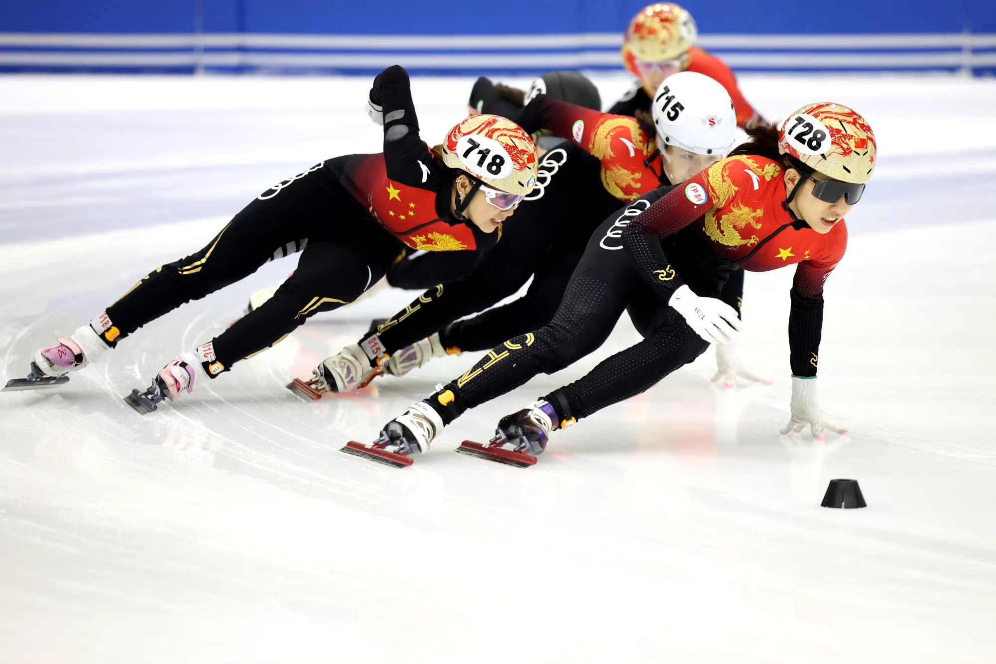 比赛热情高涨!球员们全力以赴拼搏 比赛热情高涨!球员们全力以赴拼搏