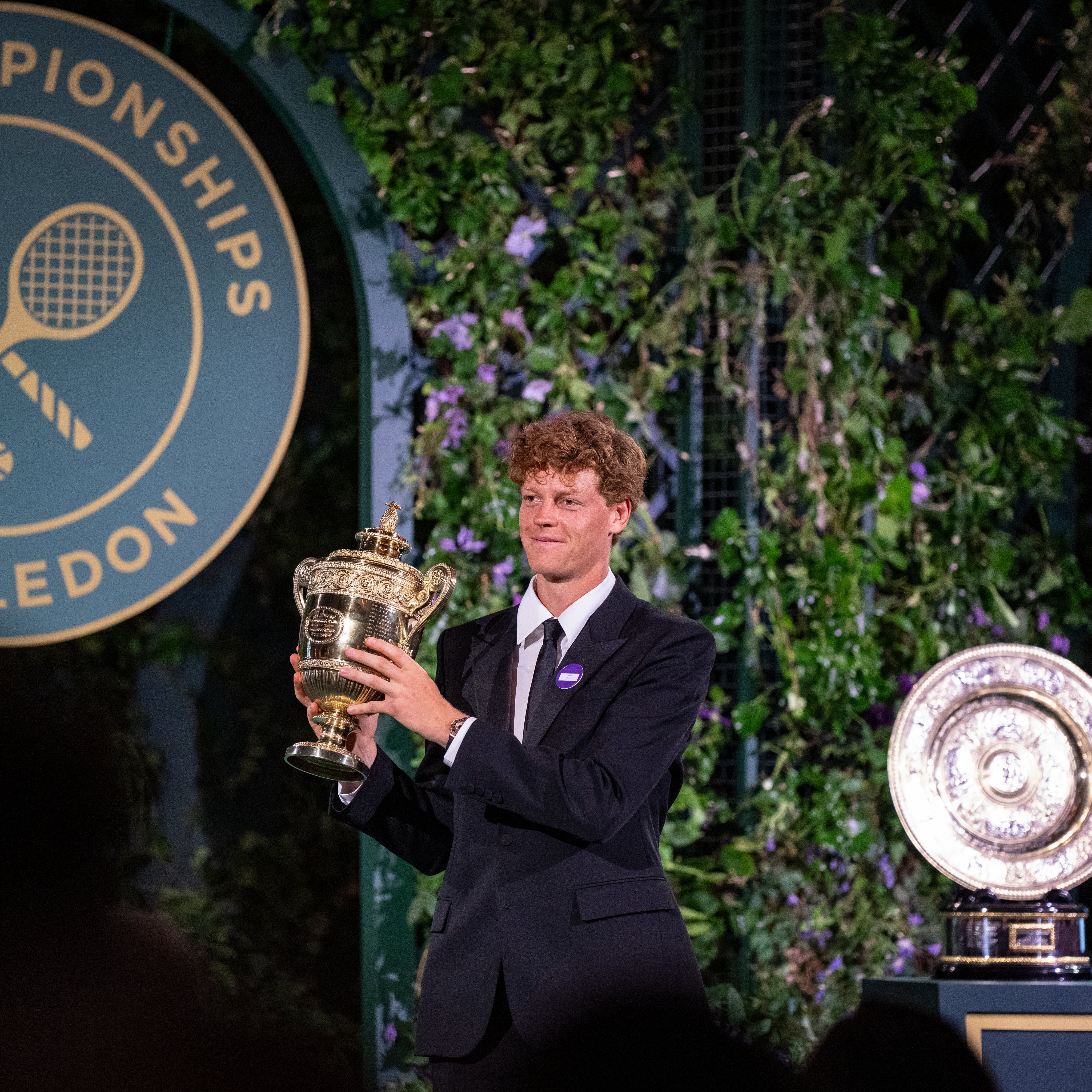 温网险胜年终总决赛,辛纳扛起全队 温网险胜年终总决赛,辛纳扛起全队