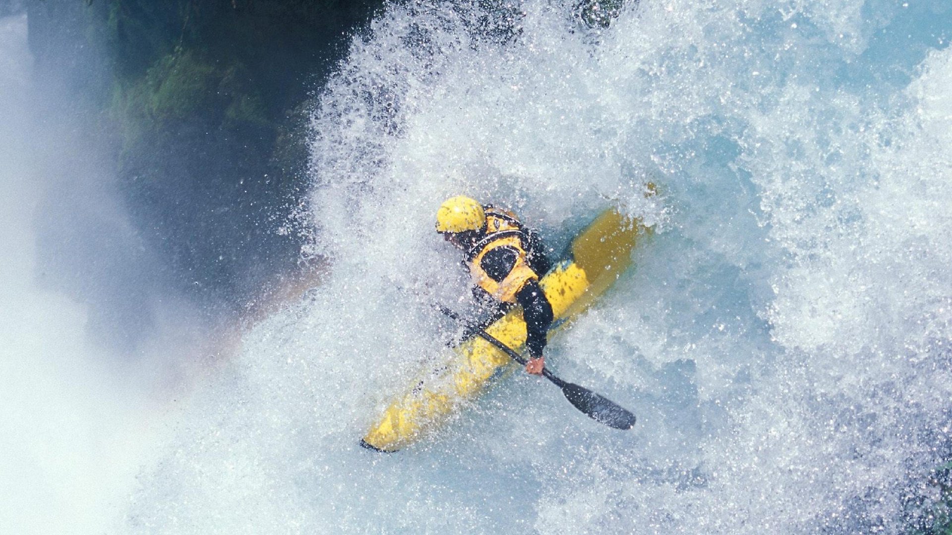 当足球绝杀遇见赛道狂飙,弗拉霍维奇在F1街道赛的最后时刻接管