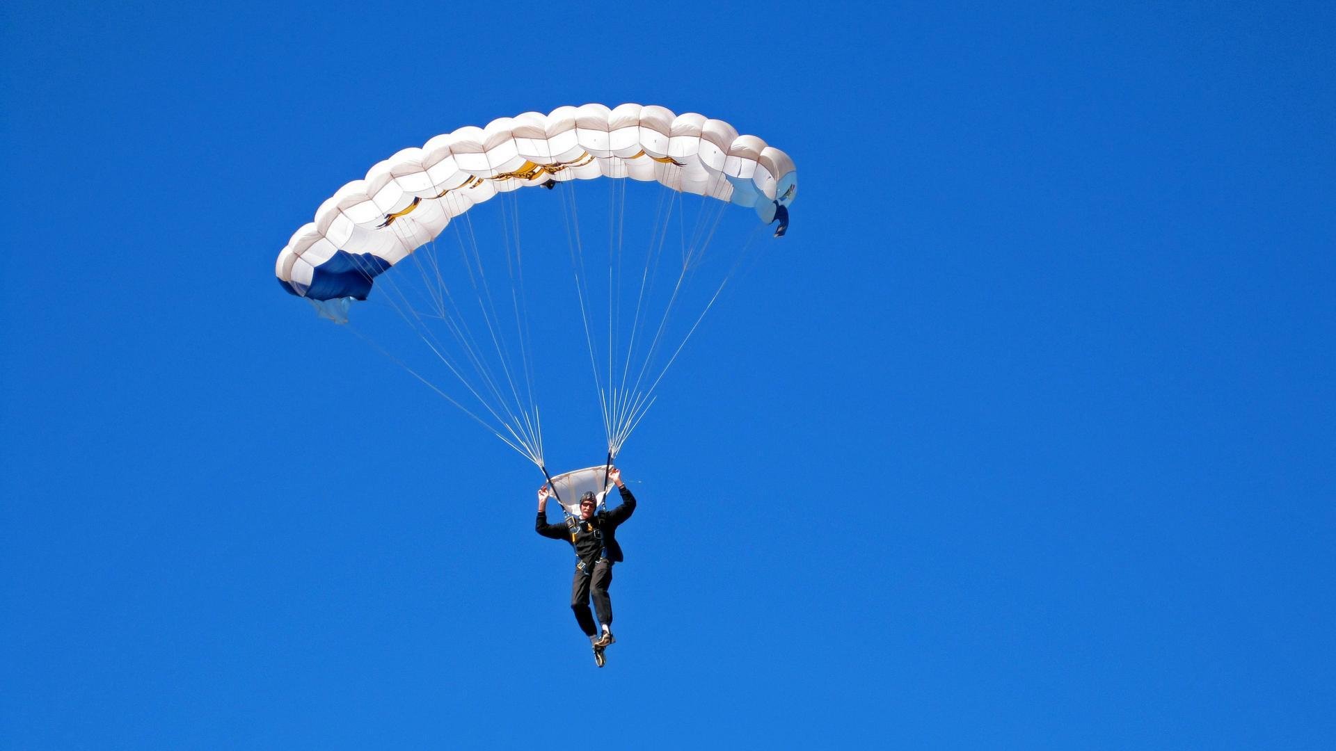 勇士斩落广厦队，杜兰特连续得分拉开差距