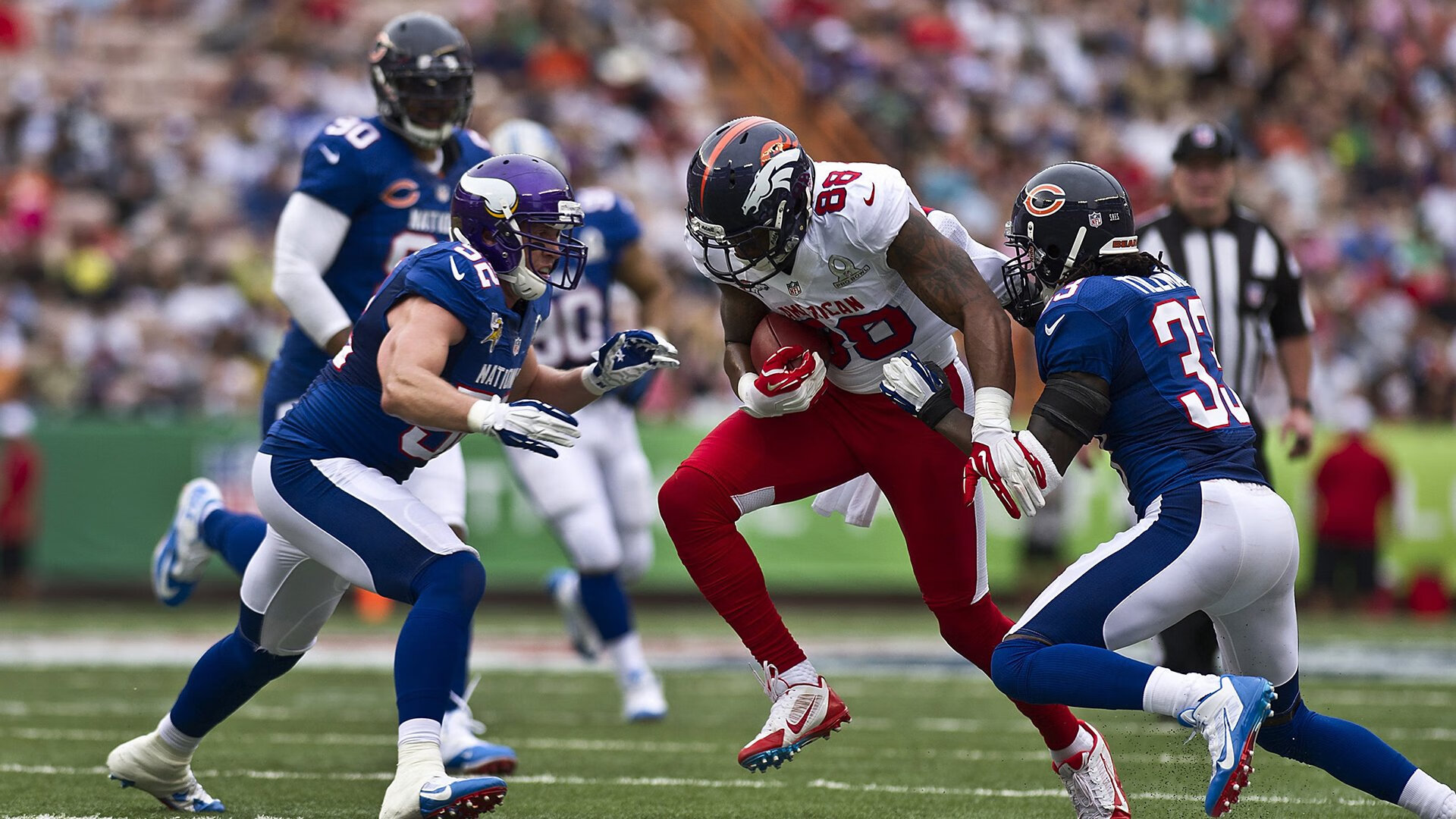 周琦统治内线火力全开 湖人力克山东展现冠军底蕴